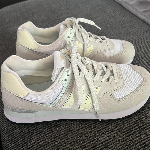 New Balance 574 - Picture 2 of 3